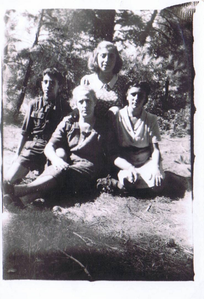 Jack Cohen with his mother Mary and two cousins