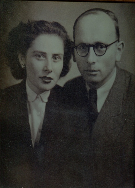 Wedding photo of Frida and Sam Landau, 1950.