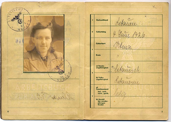 Opened view of a German Reich Work Book for Foreigners issued to Nessy Marks, listing Lithuania as her country of birth and her marital status as single. The document allowed aliens to work; the Nazi eagle stamp can be seen next to her photograph.