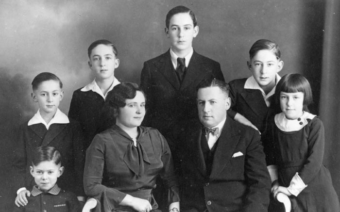 Nessy Marks' entire family before the war. Nessy Marks is pictured on the extreme right, circa 1930.