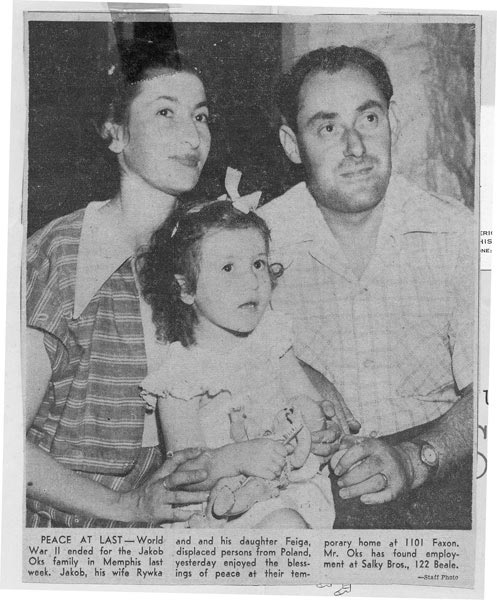 Article in the newspaper about Reva Oks and her family's arrival to the United States. Reva's husband found employment in Memphis as a salesman at Salky Brothers on 122 Beale Street.