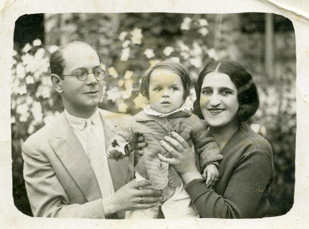 Freda Beckin (Frederika ) with her parents before the Holocaust.