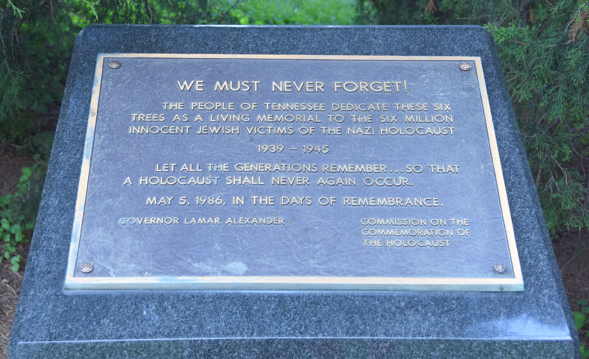 Tennessee-State-Capitol-Grounds-Holocaust-Memorial-Nashville-TN-2016-09-01